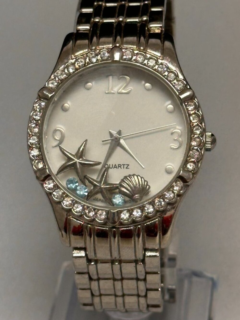 3/$30 Avon Watch Women Silver Tone Floating Seashell Charms New Battery 7.75"